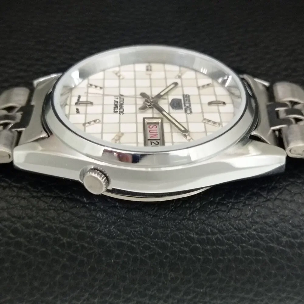 Vintage 1978 Seiko Automatic Mens Silver Watch W/daydate & Silver accents